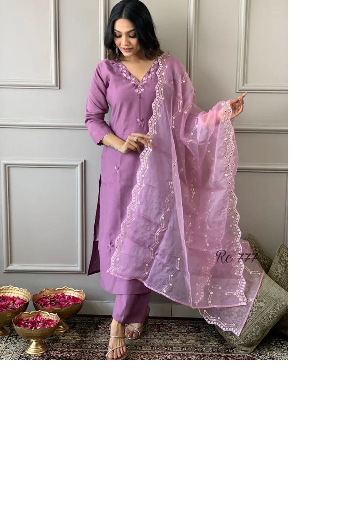 Women Embroidered Rayon Slub Straight Kurta With Pant