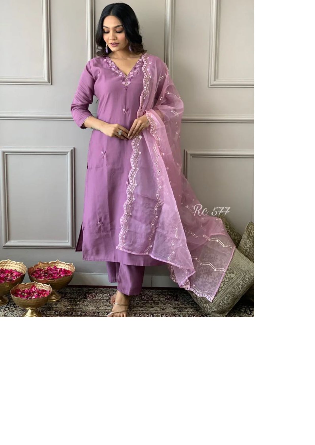 Women Embroidered Rayon Slub Straight Kurta With Pant