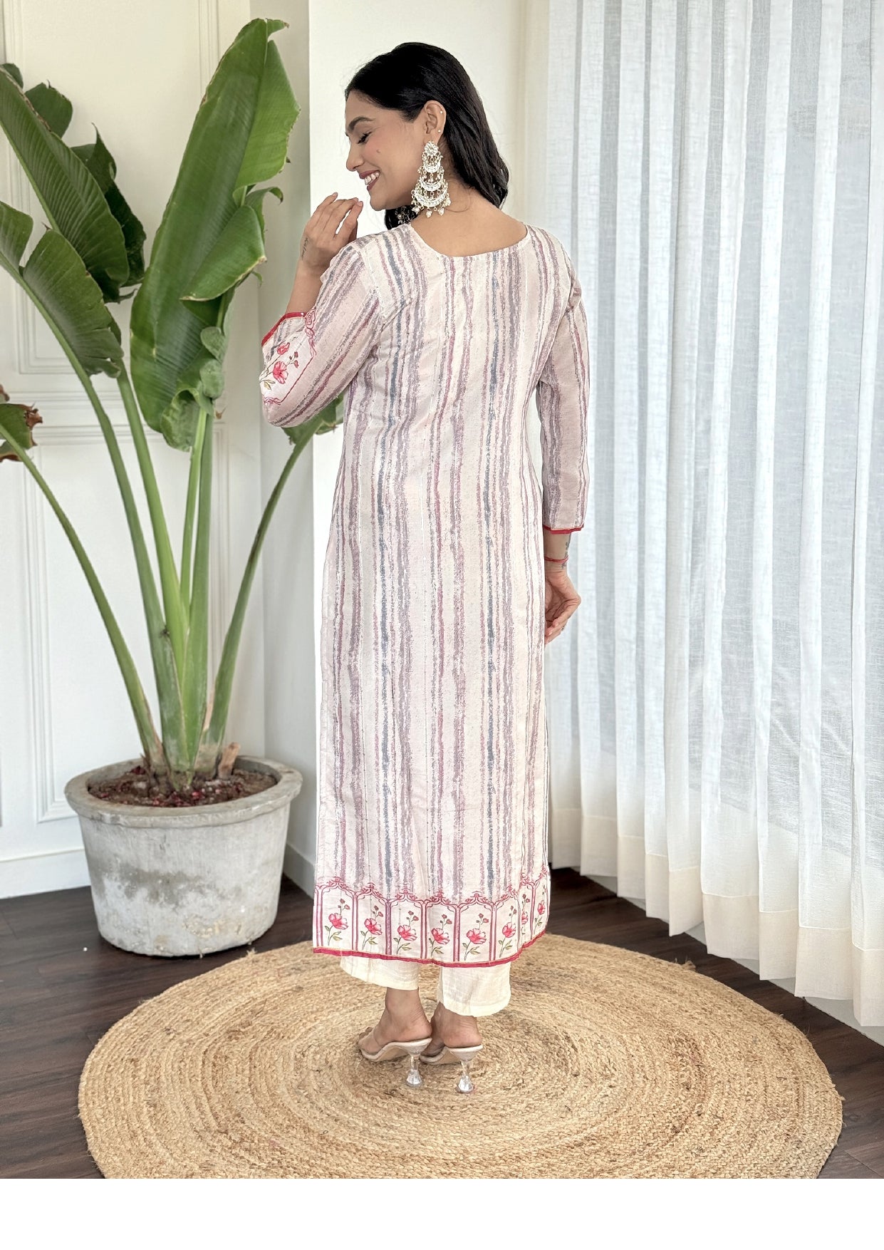 Printed Floral Kurta set with Knee Bottom Pant and Border Dupatta